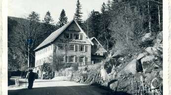 Beliebt bei Paaren wie Reisegruppen: So stand das Gasthaus Wolfsbrunnen in den 1950er-Jahren da. 