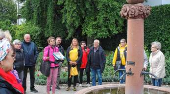 Die Bürgergemeinschaft Stadtmitte stattete bei der Herbst­aktion dem Rosengarten einen Besuch ab.