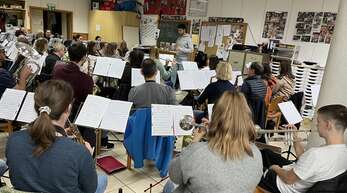 Das Orchester des Musikvereins Zunsweier bereitet sich auf sein Jahreskonzert vor.