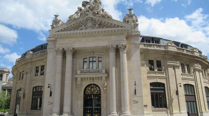 In Paris wurde die Bourse de Commerce von dem französischen Milliardär Pinault zu einem Museum umgebaut. Gezeigt wird Kunst, die nach 1960 entstanden ist.