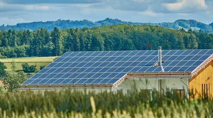 Mit dem Ausbau erneuerbarer Energien, insbesondere mit neuen Photovoltaikflächen, will der Ortenaukreis den Klimaschutz voranbringen.