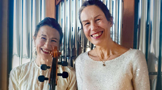 Lisa und Lara Erbès (von links) begeisterten ihr Publikum bei einer adventlichen Ausgabe der "Kammermusik an der Kinzig" vergangenen Sonntag.