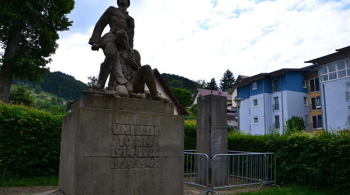Der Oberkircher Steinbildhauermeister Michael Huber soll das Kriegerdenkmal in Oppenau renovieren und an geeigneter Stelle wiederaufbauen.	